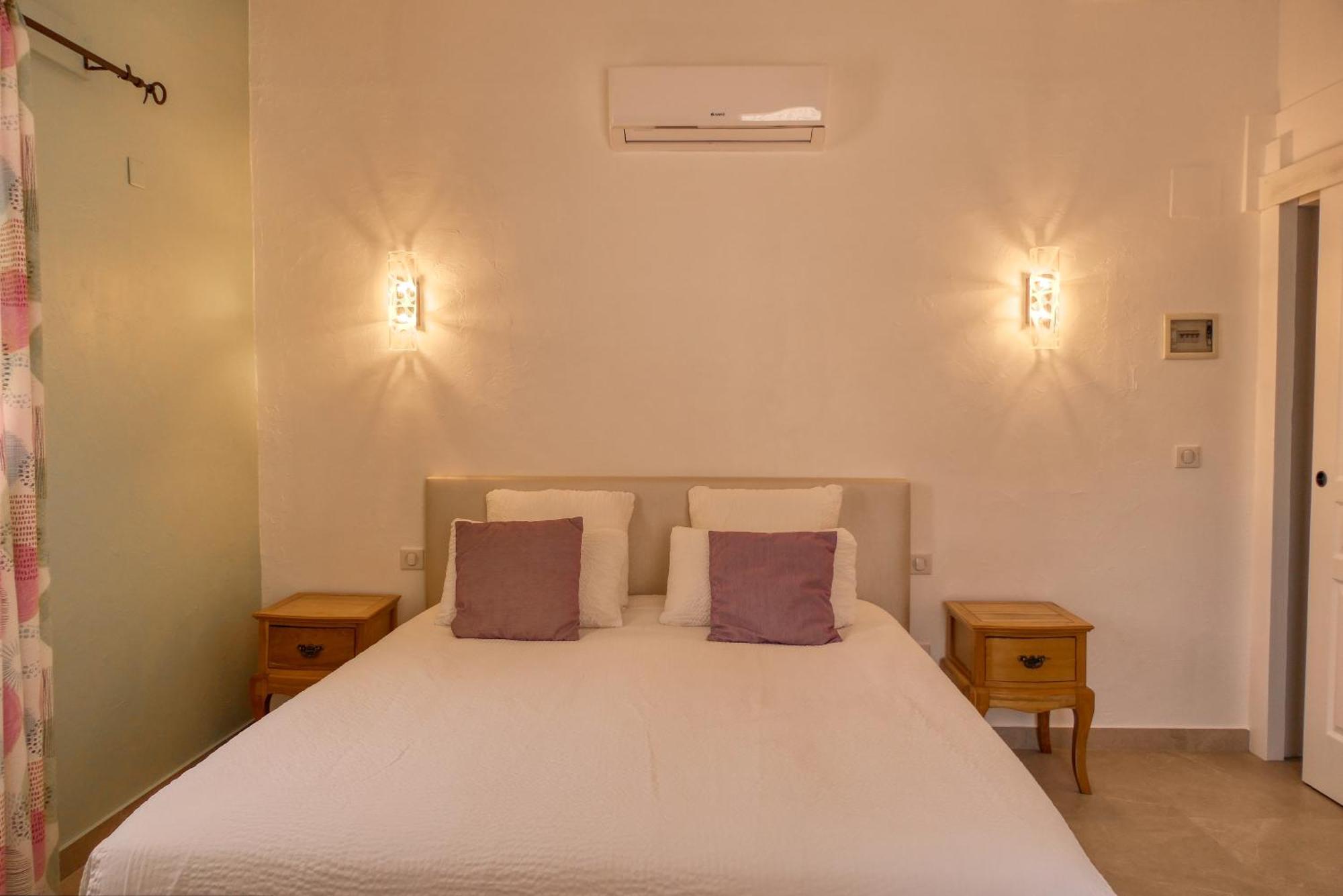 Le Hameau Fleur De Pierres , Chambre , Gite Et Table D'Hotes Murs  Luaran gambar