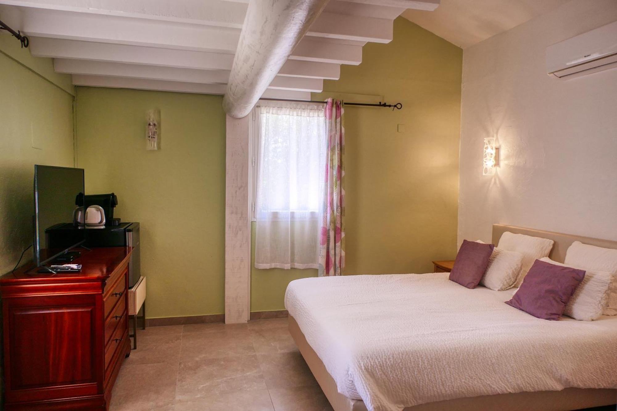 Le Hameau Fleur De Pierres , Chambre , Gite Et Table D'Hotes Murs  Luaran gambar